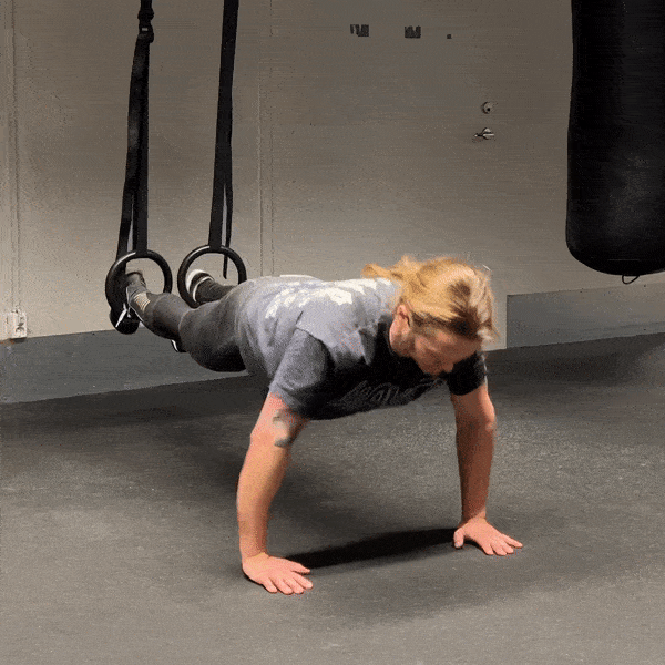 Armhävningar med fötter i ringar Styrkelabbet